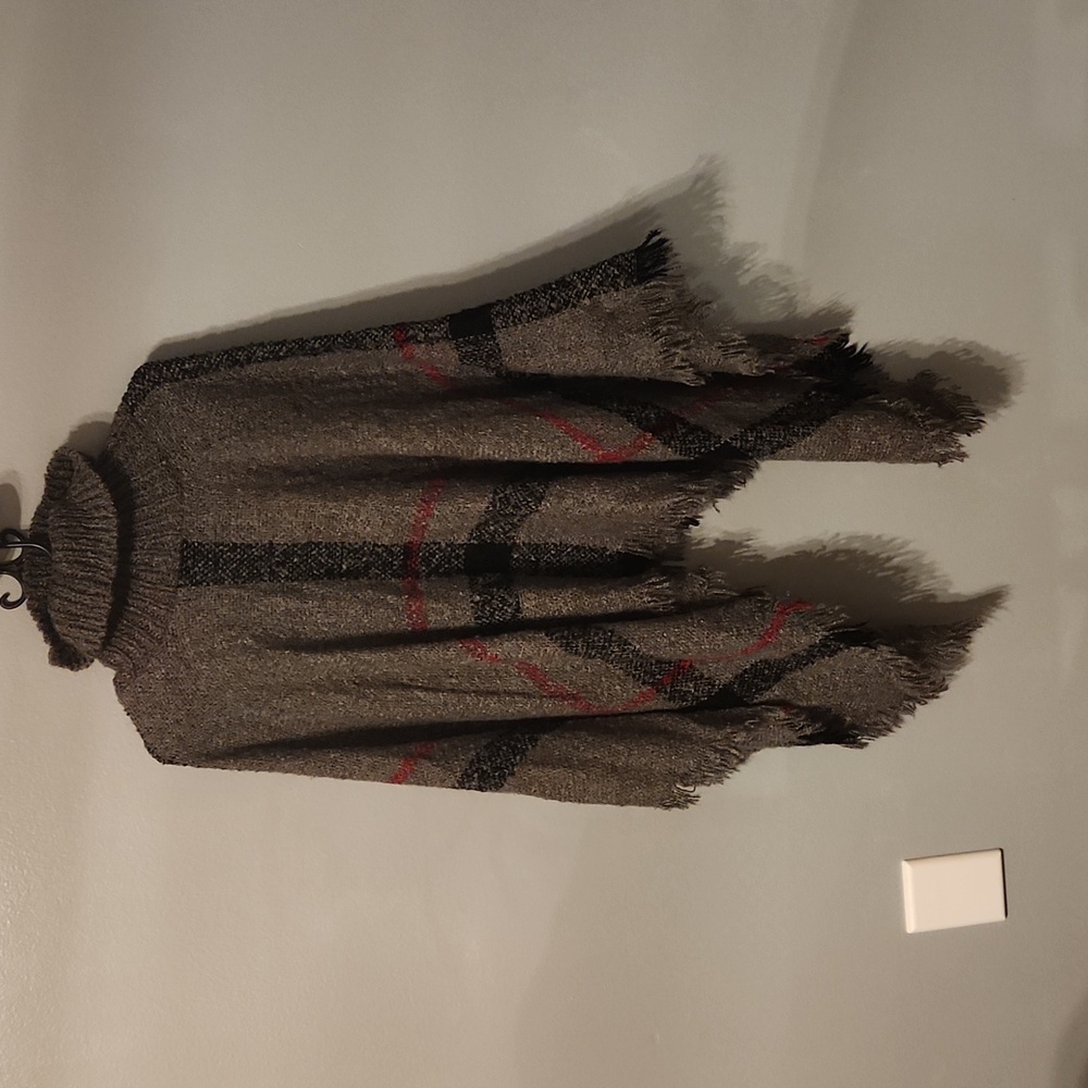 Boutique shaw sweater black, grey, red hight neck